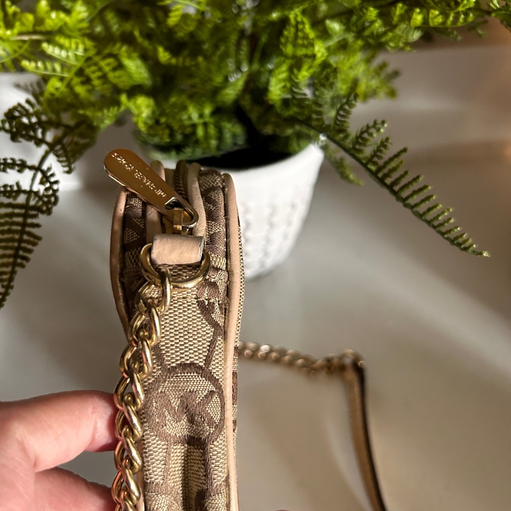 043. Michael Kors Brown Logo Crossbody Bag - Picture 4 of 11